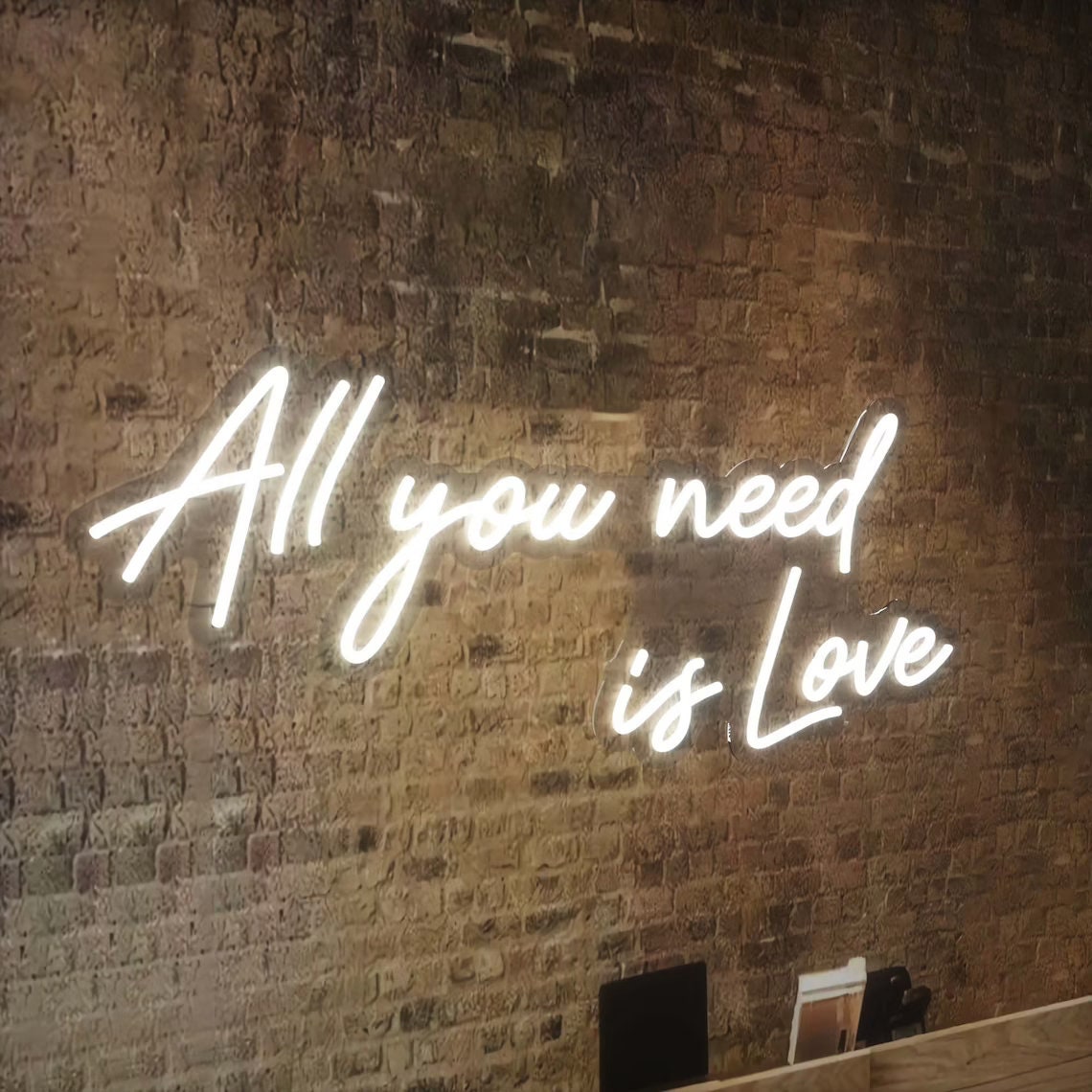 All You Need Is Love - Neon de Chambre